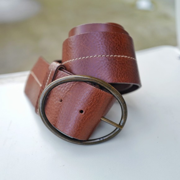 Garnet Hill Accessories - EUC Garnet  Hill Leather Brass Belt Sz L